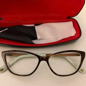 Women’s eyeglasses